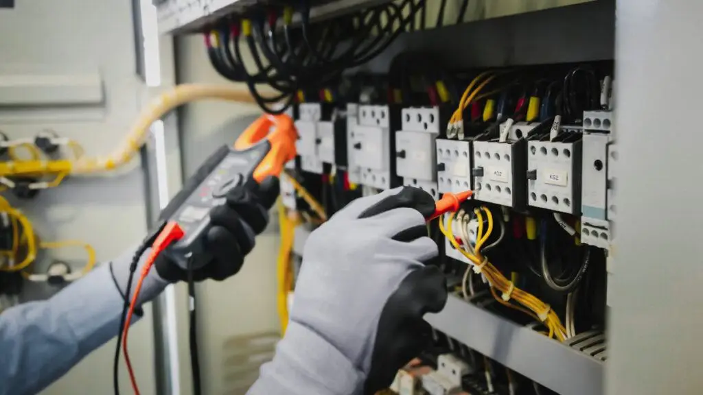 Outdoor-Electrical-Safety-Maintenance
